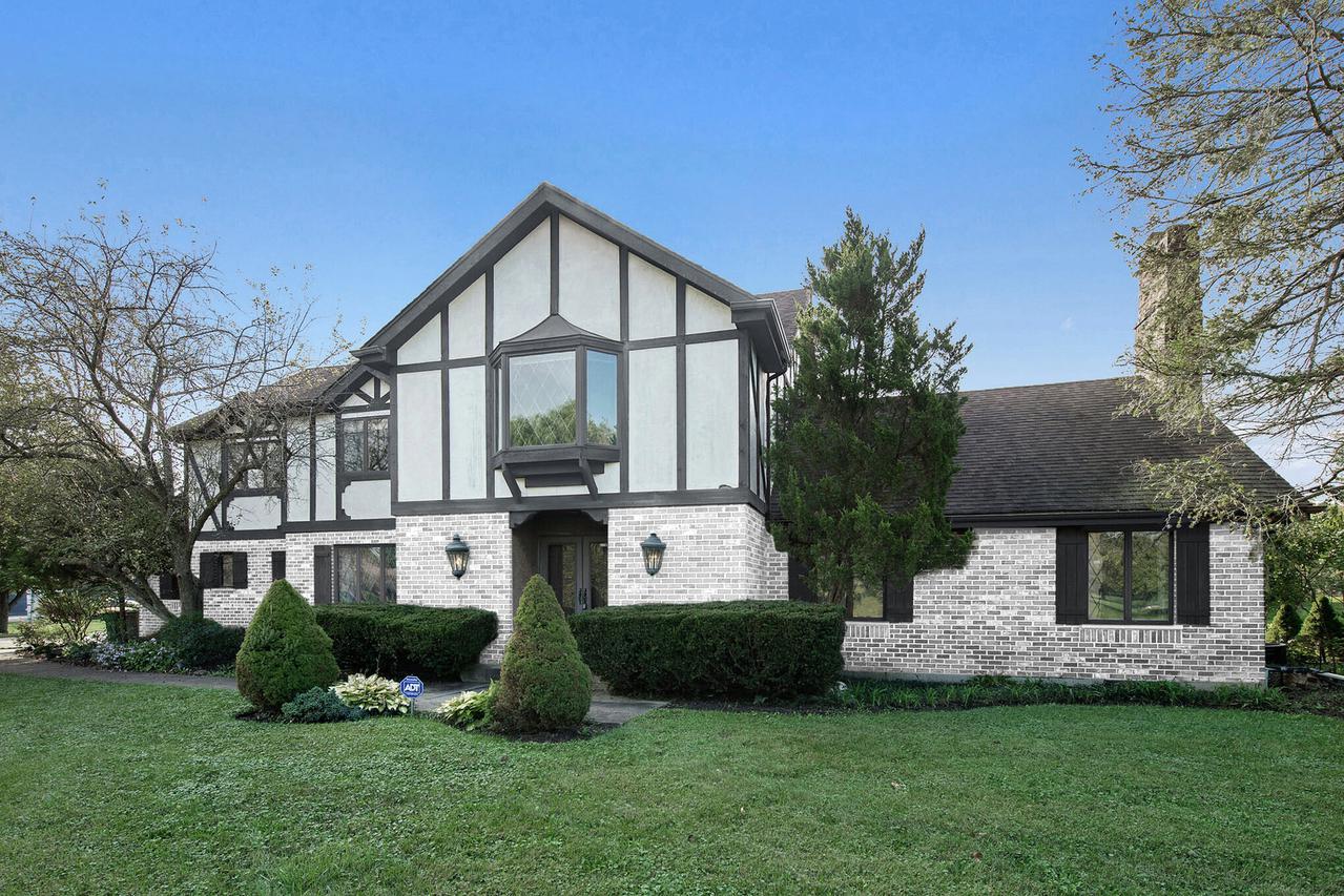 10 Old Barn Rd., Hawthorn Woods, IL 60047