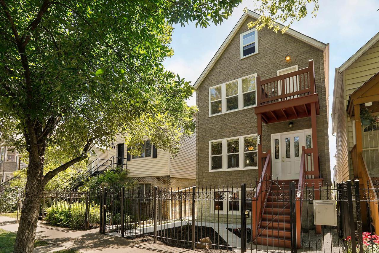 2925 N Gresham Ave., Chicago, IL 60618