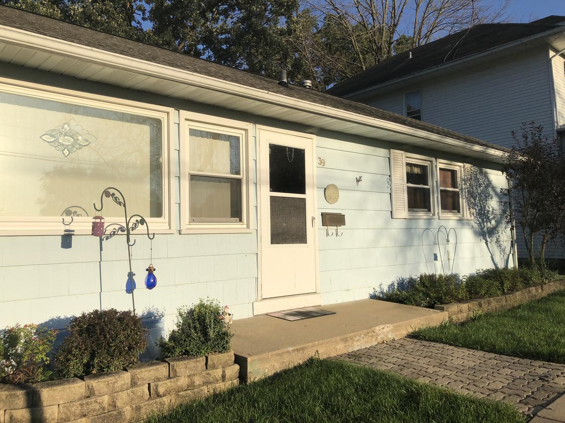 39 N Sunset Ave., Freeport, IL 61032