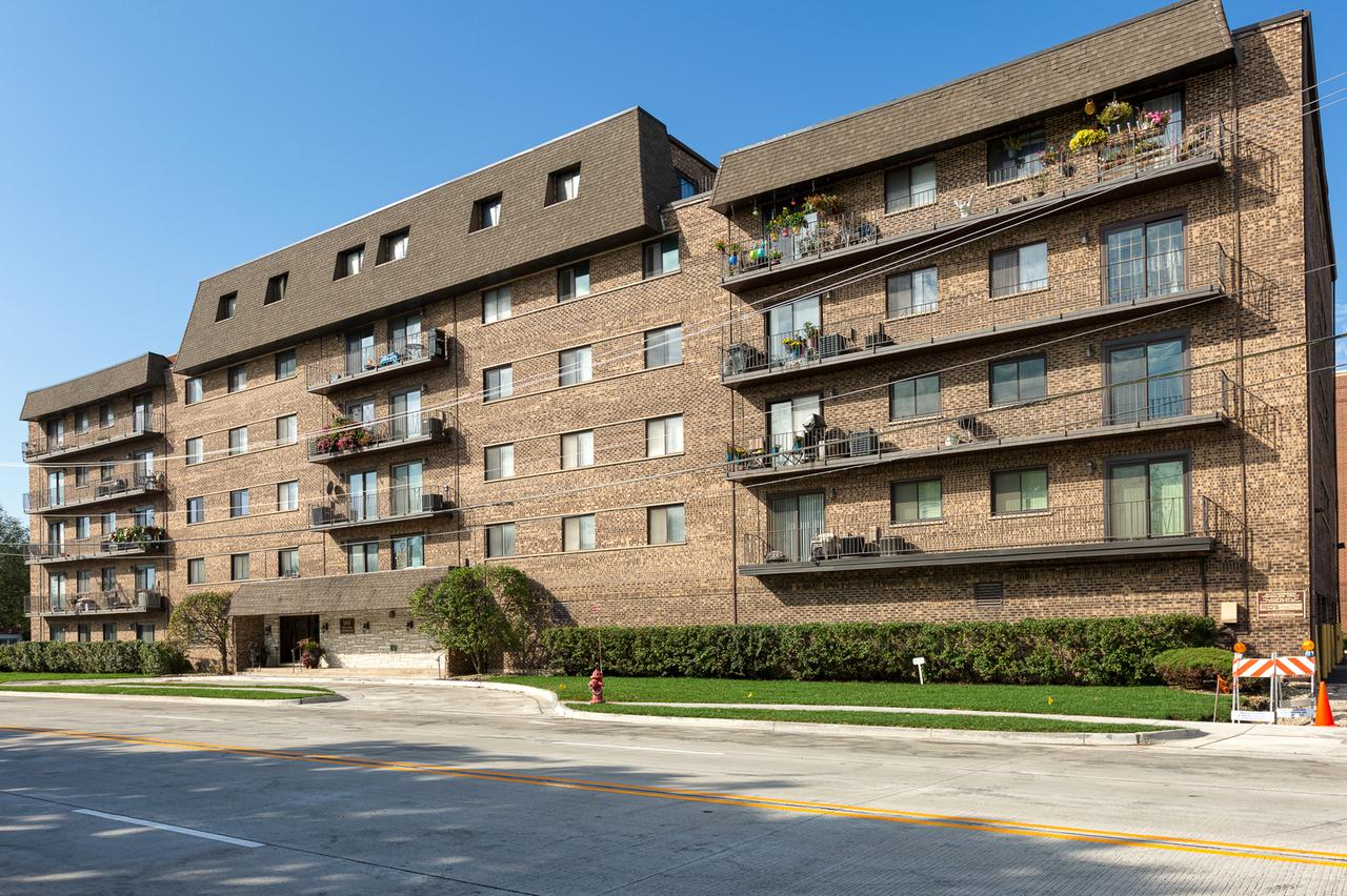 960 S River Rd. #305, Des Plaines, IL 60016