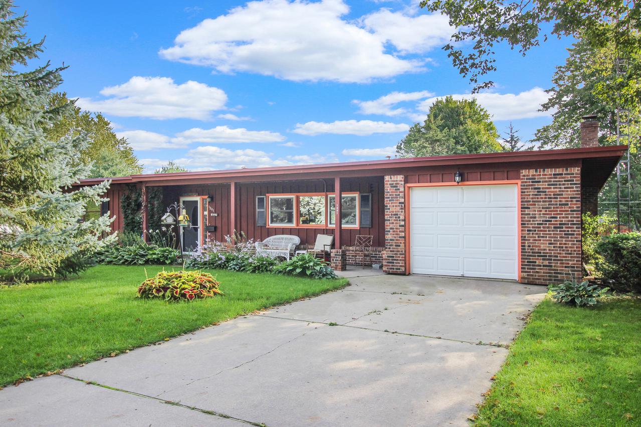 1201 S School Ave., Freeport, IL 61032