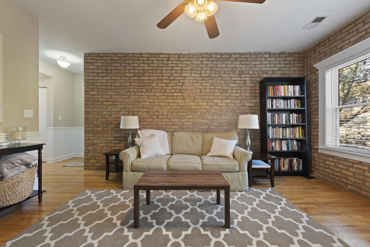2607 W Gunnison St. #2, Chicago, IL 60625