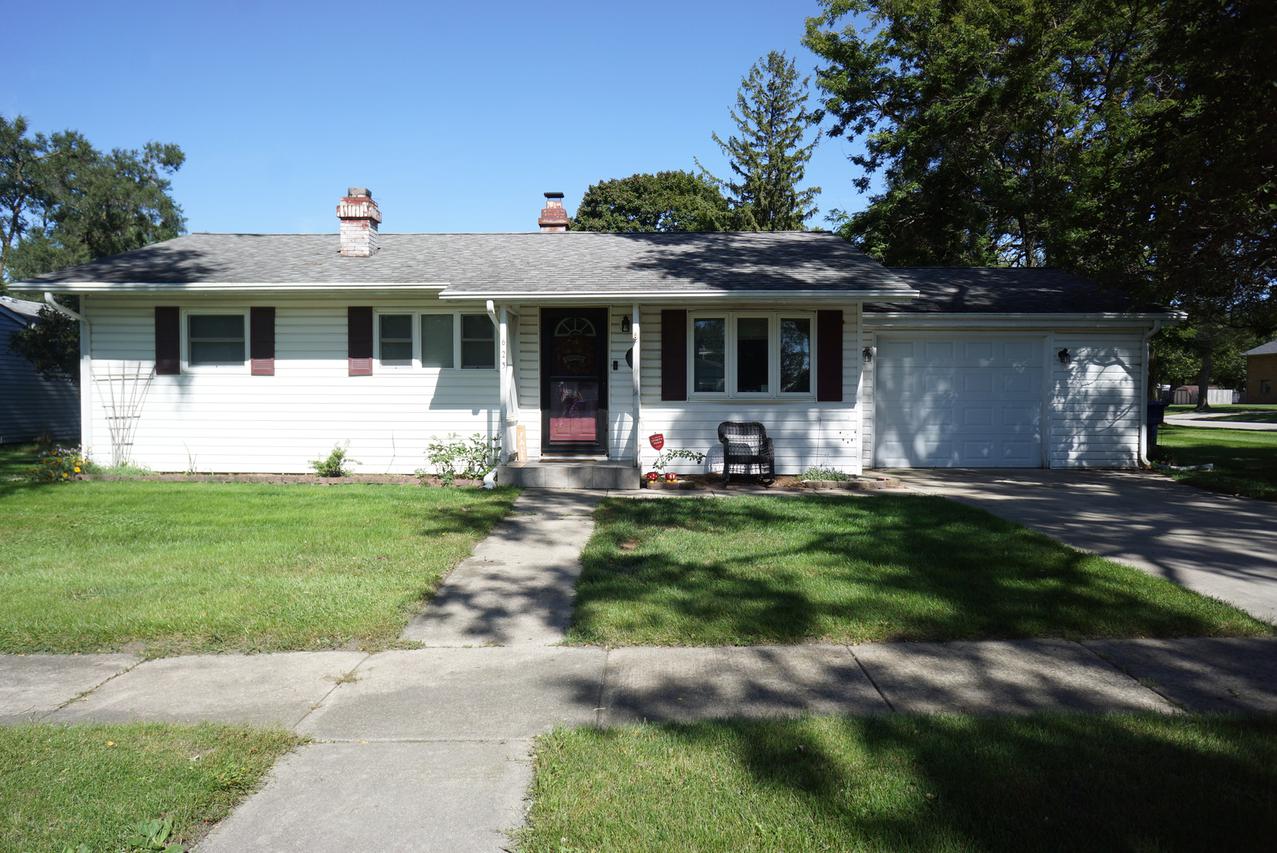 623 Spring Ave., Dekalb, IL 60115