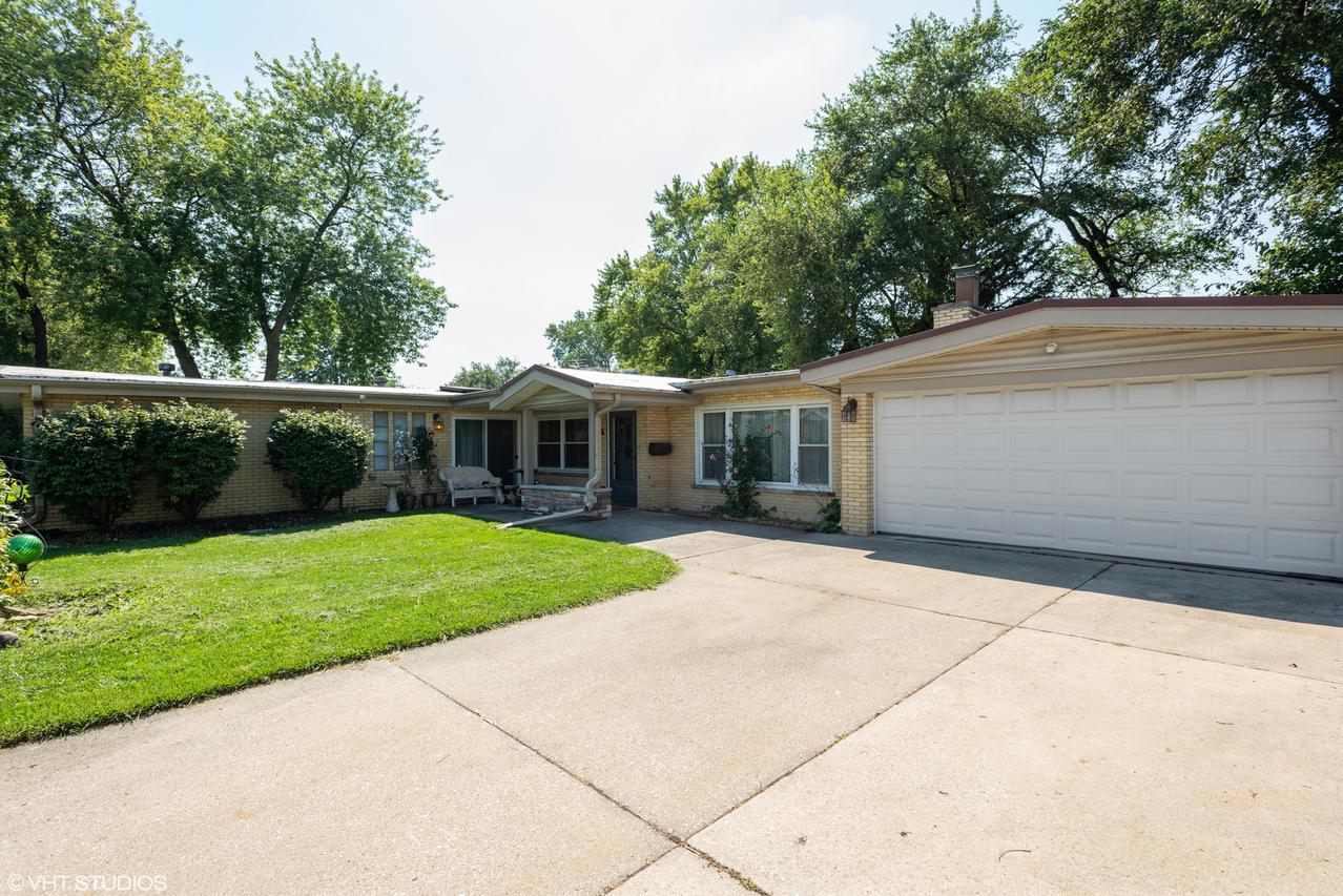 7800 W 98th Pl., Hickory Hills, IL 60457