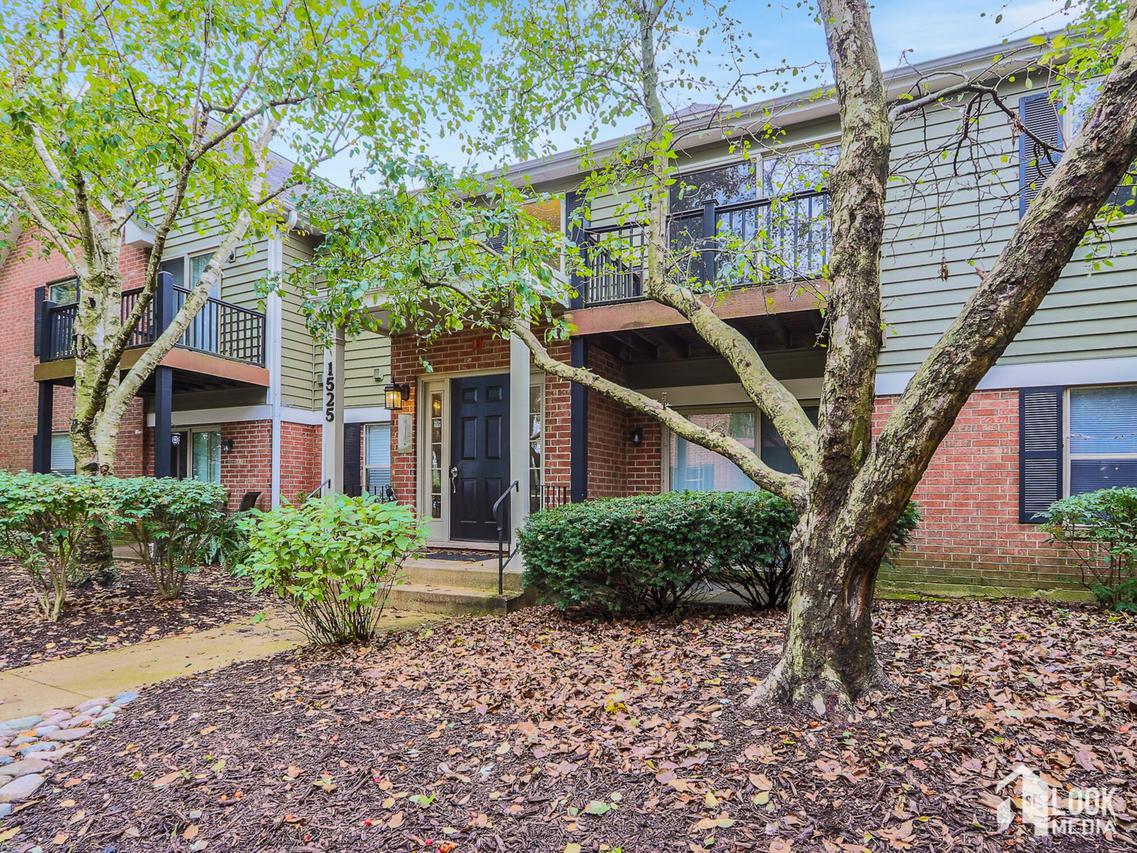 1525 Raymond Dr. #204, Naperville, IL 60563