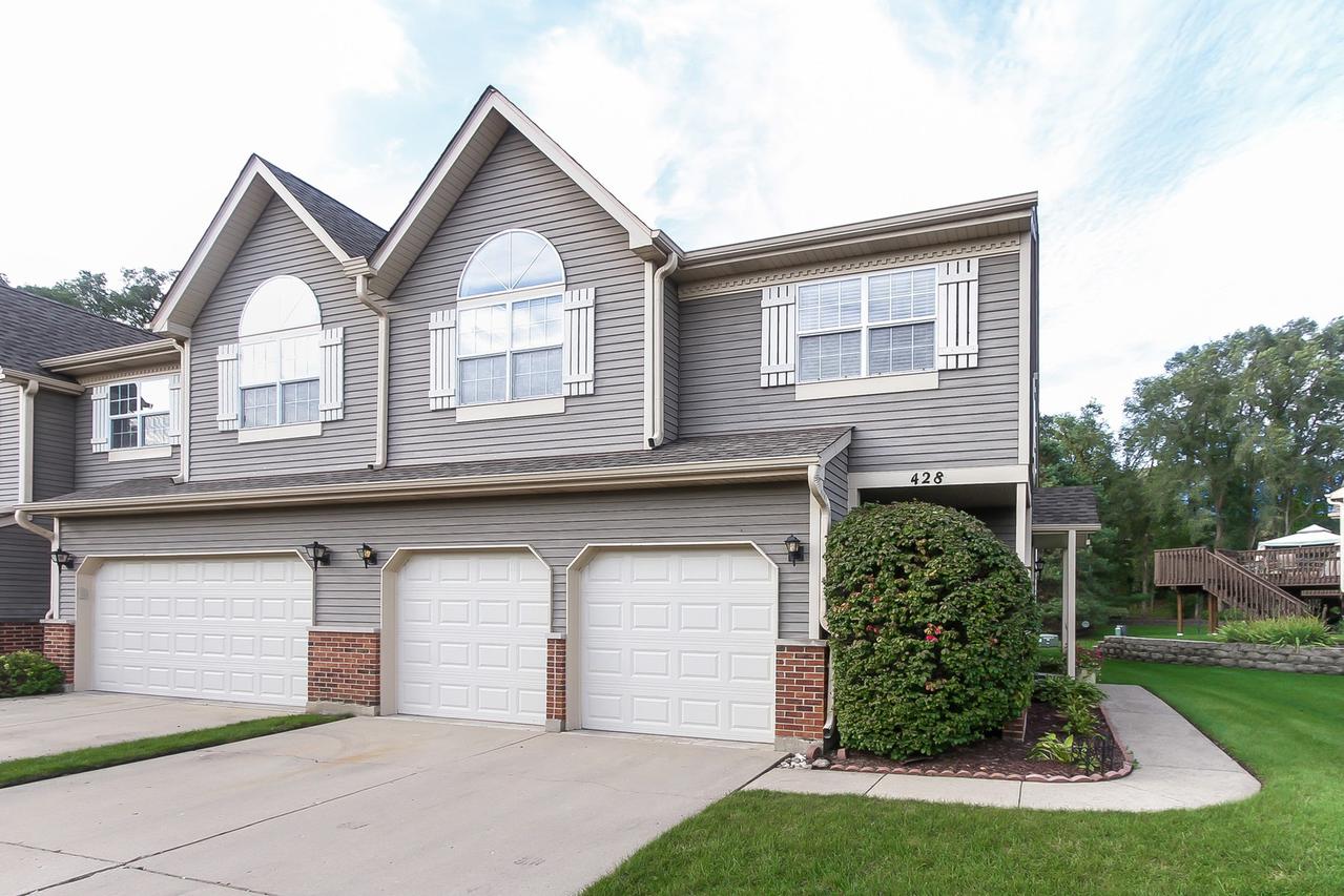 428 Dunridge Ct., East Dundee, IL 60118