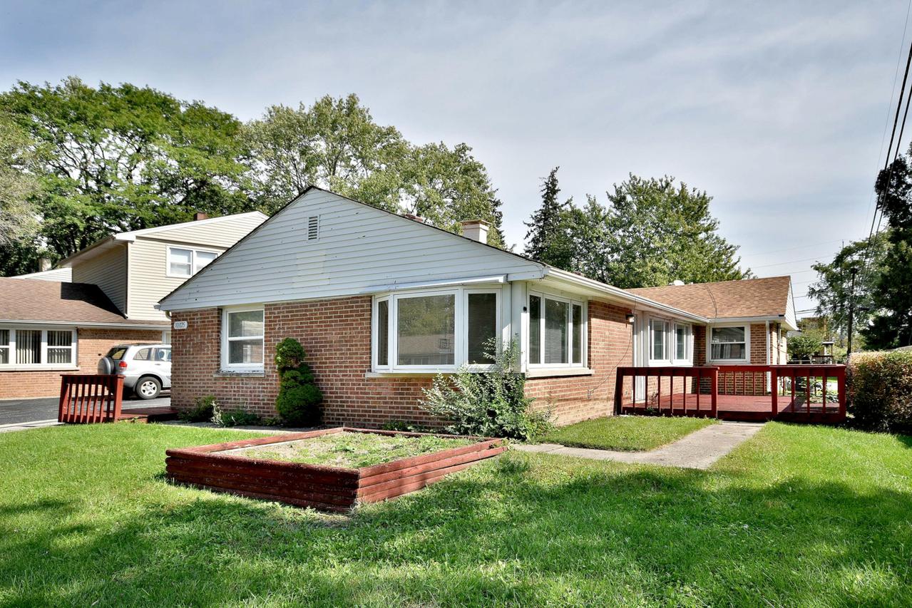 10025 Harnew Rd., Oak Lawn, IL 60453