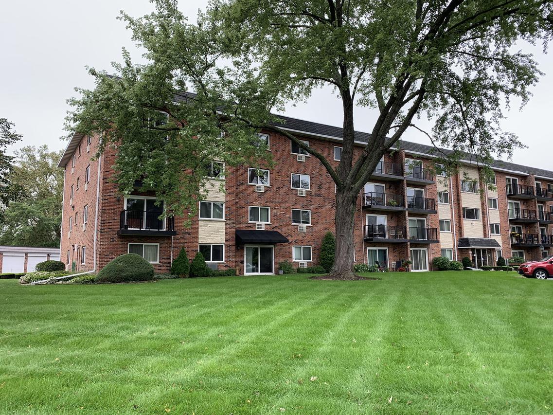 100 W Park Circle Dr. #3A, Wheaton, IL 60187