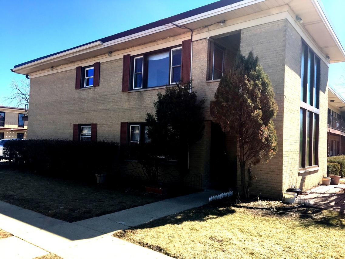 17 King Arthur Ct. #8, Northlake, IL 60164