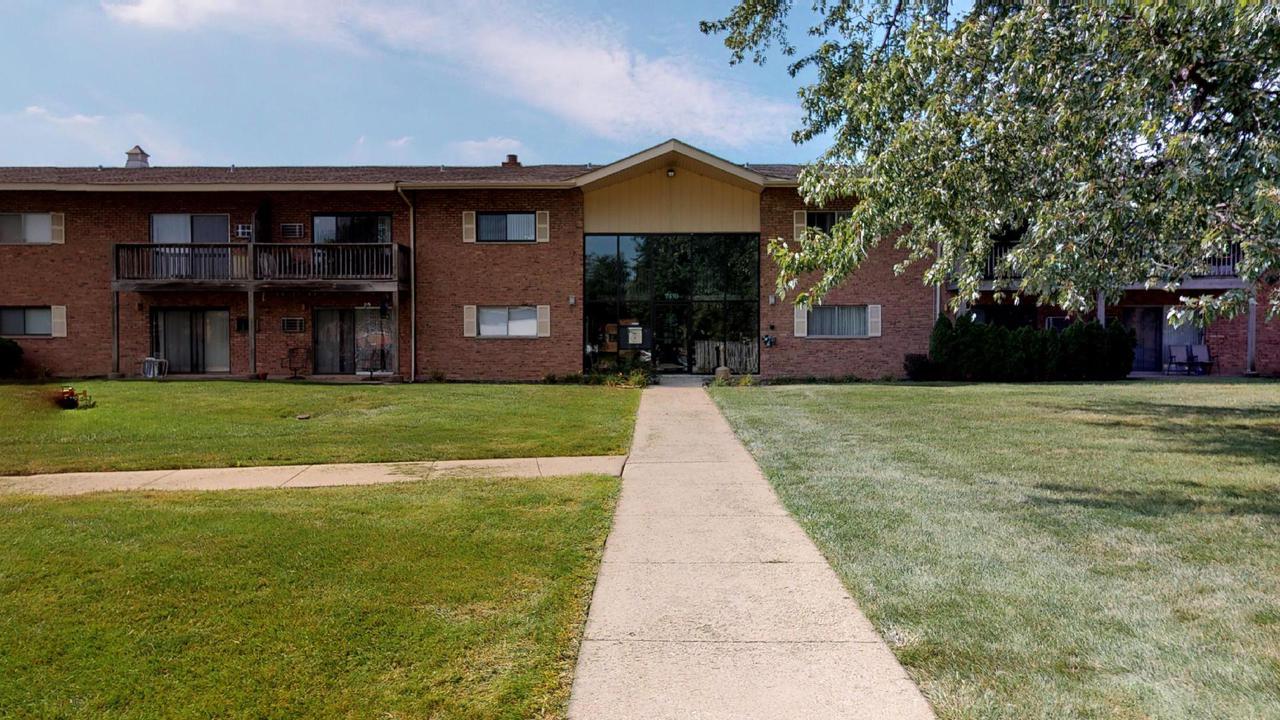 7410 Brookdale Dr. #4-113, Darien, IL 60561