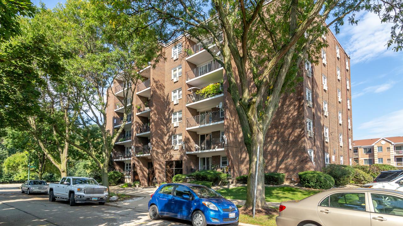 8748 W Summerdale Ave. #5D, Chicago, IL 60656