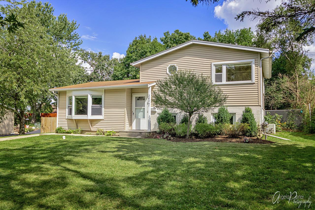 36247 N Edgewood Dr., Gurnee, IL 60031
