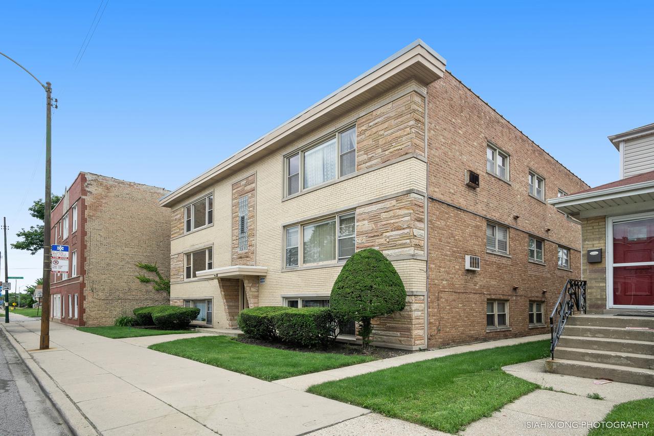 5841 W Foster Ave. #2NE, Chicago, IL 60630