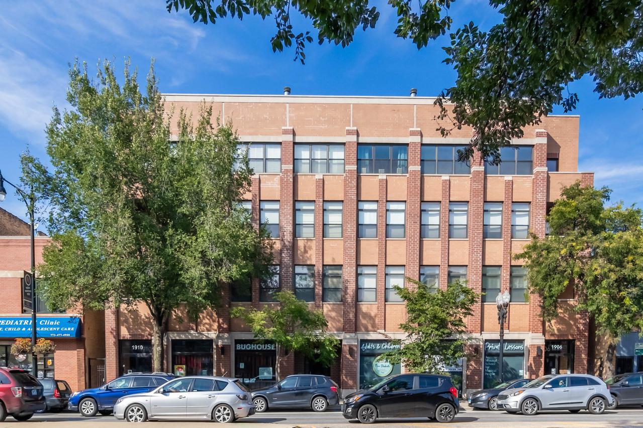 1908 W Irving Park Rd. #204, Chicago, IL 60613