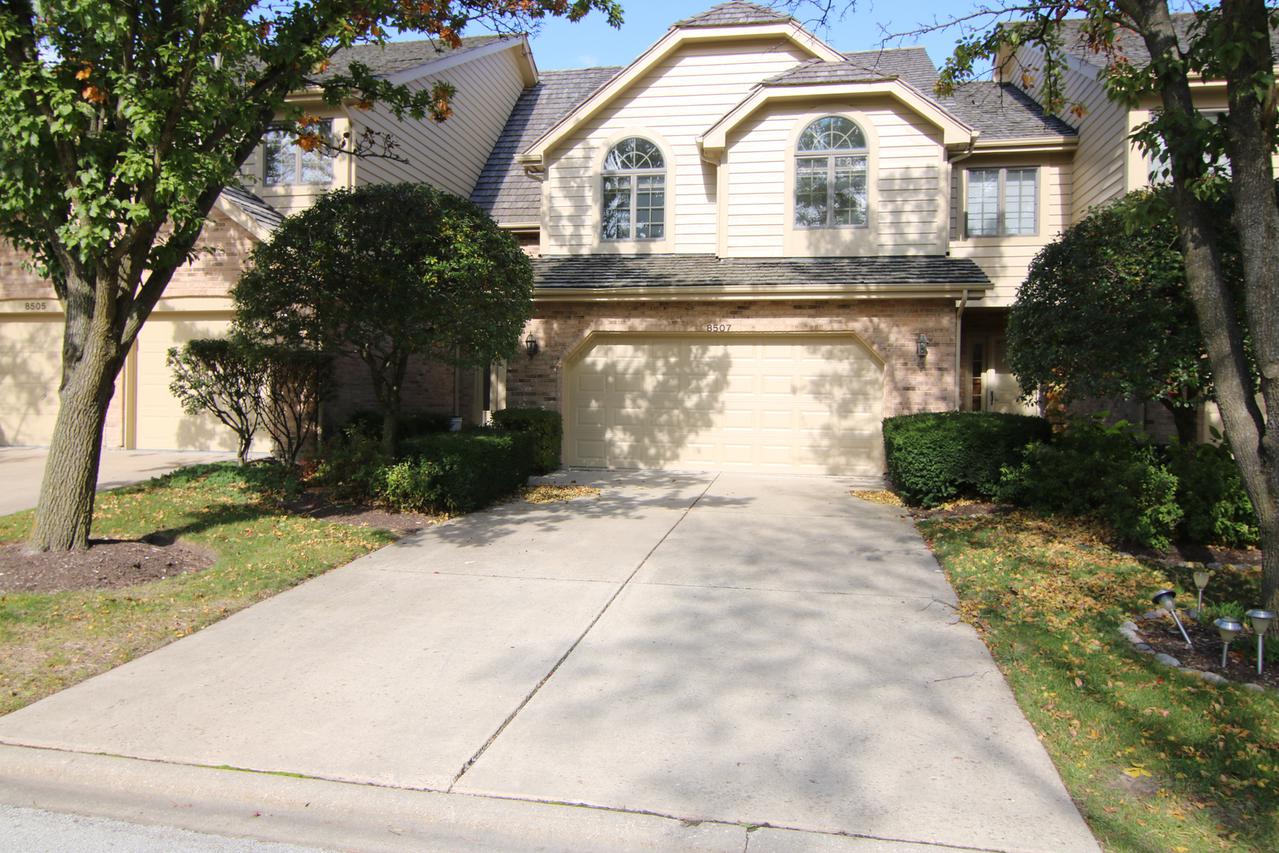 8507 Hemlock Ln., Darien, IL 60561