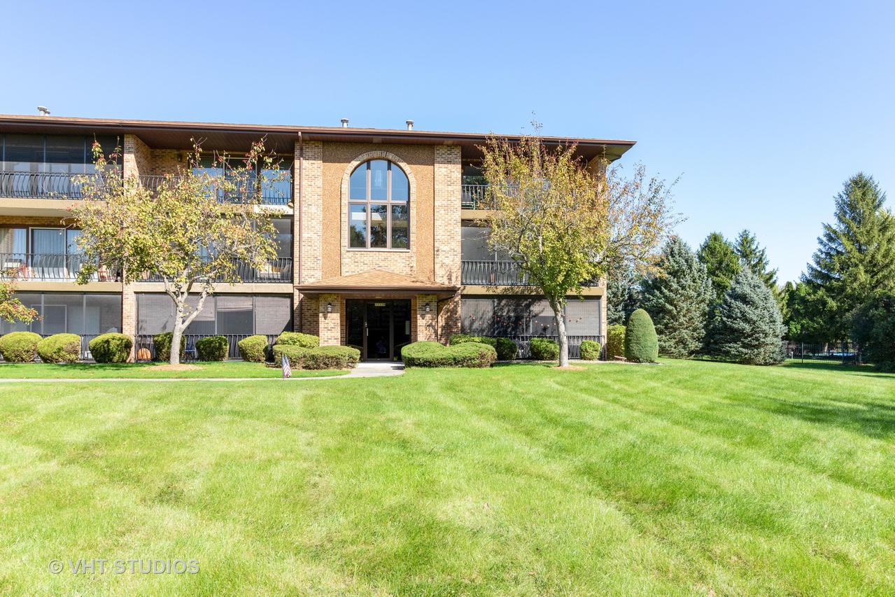 11119 Heritage Dr. #2B, Palos Hills, IL 60465