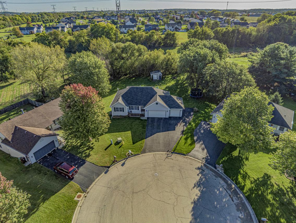 5352 Night Hawk Cir., Machesney Park, IL 61115