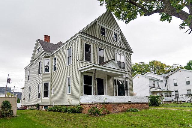 109 E Julia St., Clinton, IL 61727