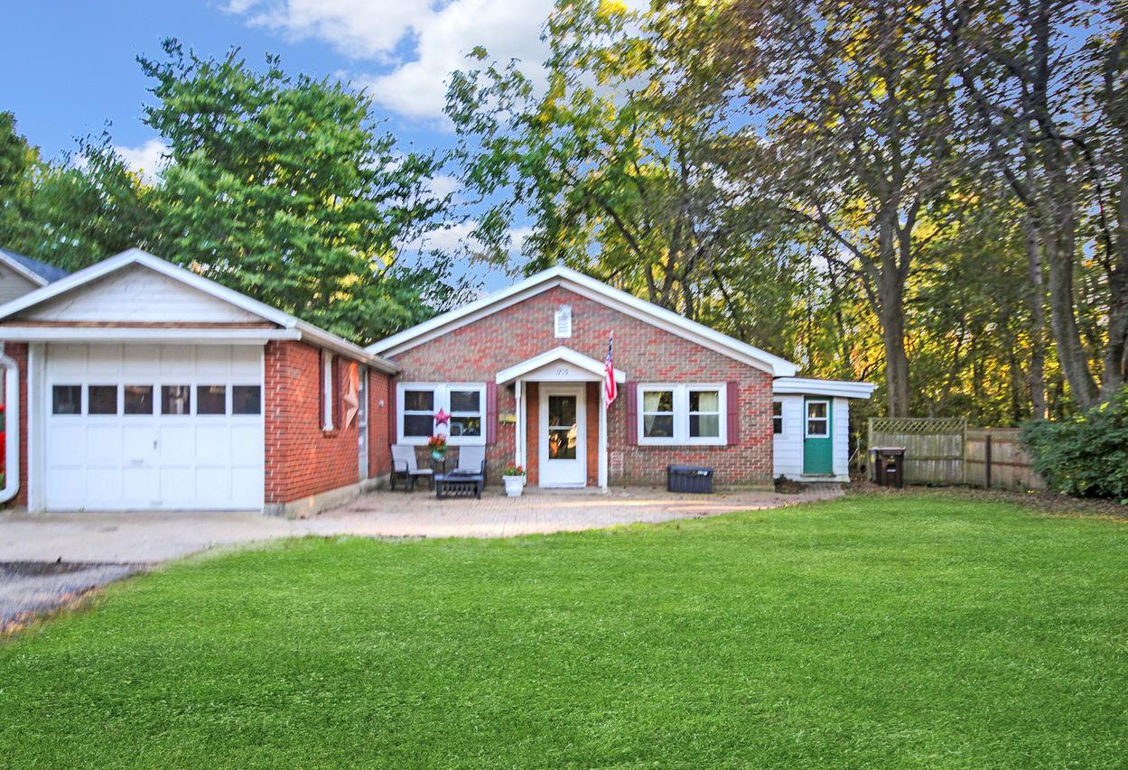 1715 W Harrison St., Freeport, IL 61032
