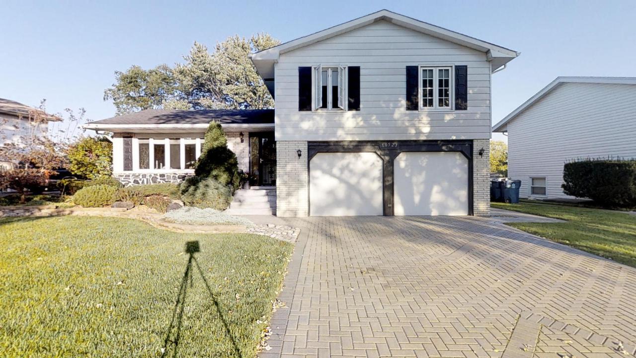 10521 S Aspen Dr., Palos Hills, IL 60465