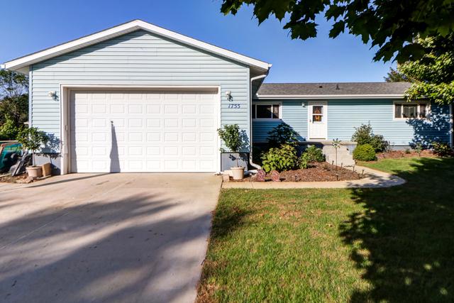 1755 Woodard Ln., St. Joseph, IL 61873