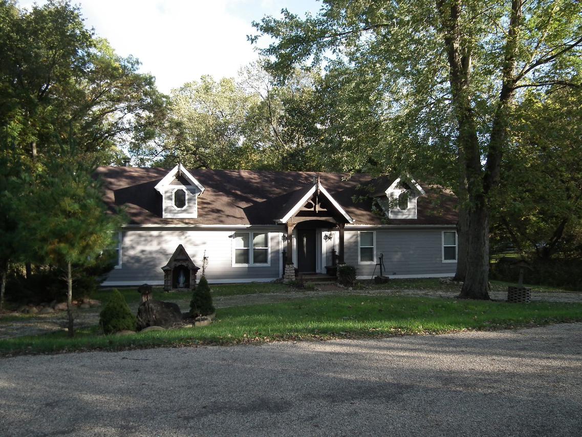 27 Birch Dr., Putnam, IL 61560