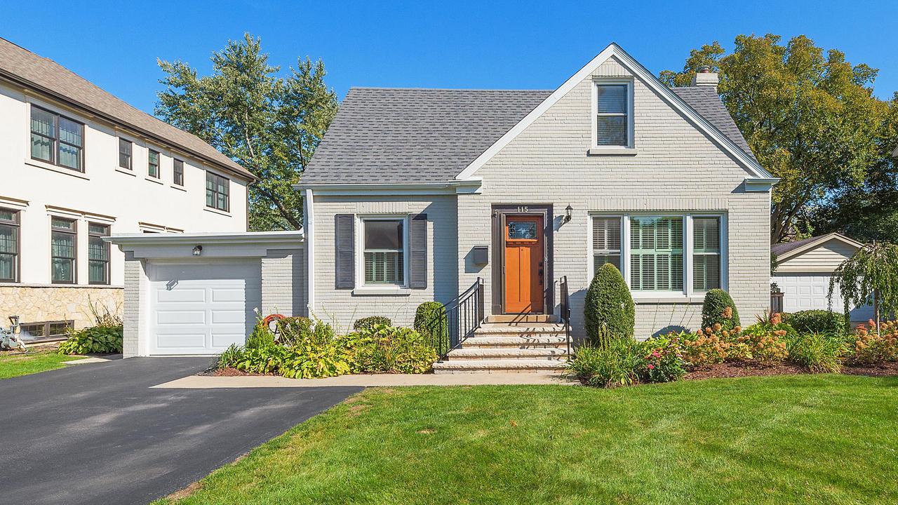 115 Indian Dr., Clarendon Hills, IL 60514