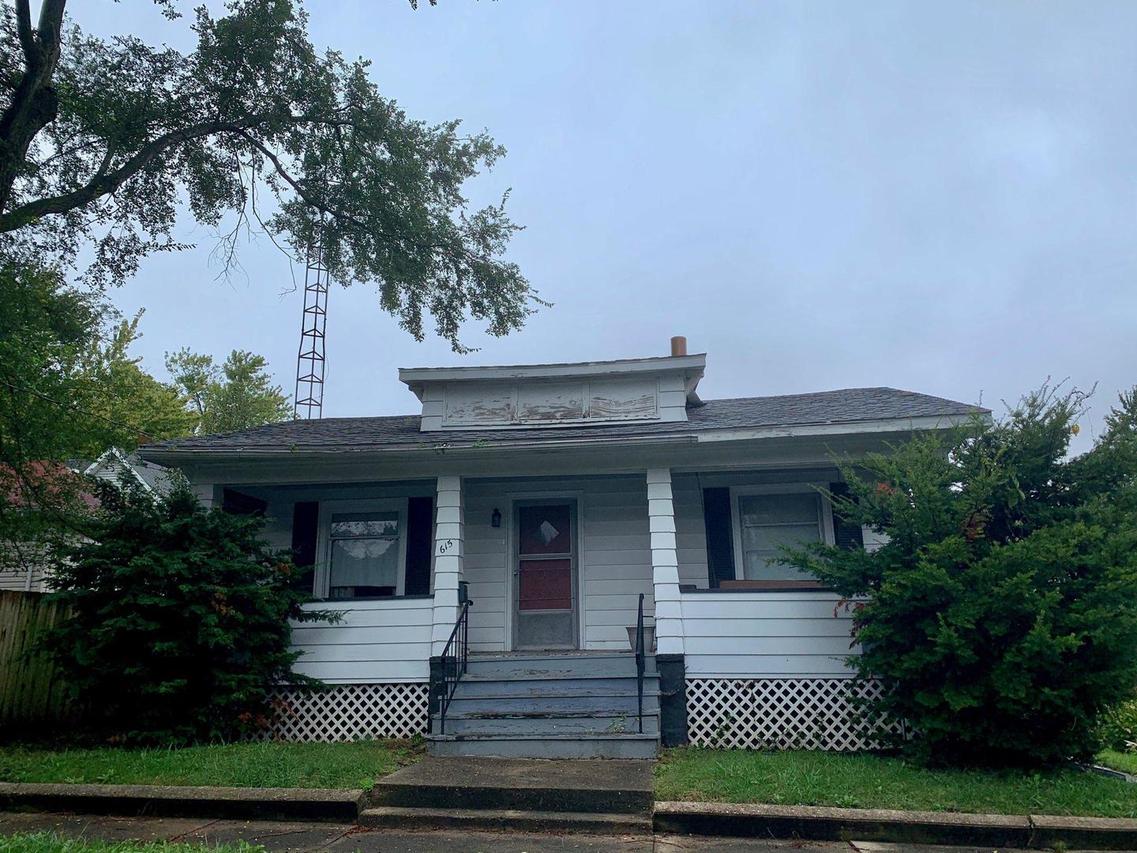 615 E Jefferson St., Clinton, IL 61727