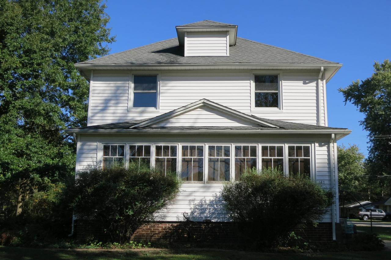 302 Wilson Ave., Villa Grove, IL 61956