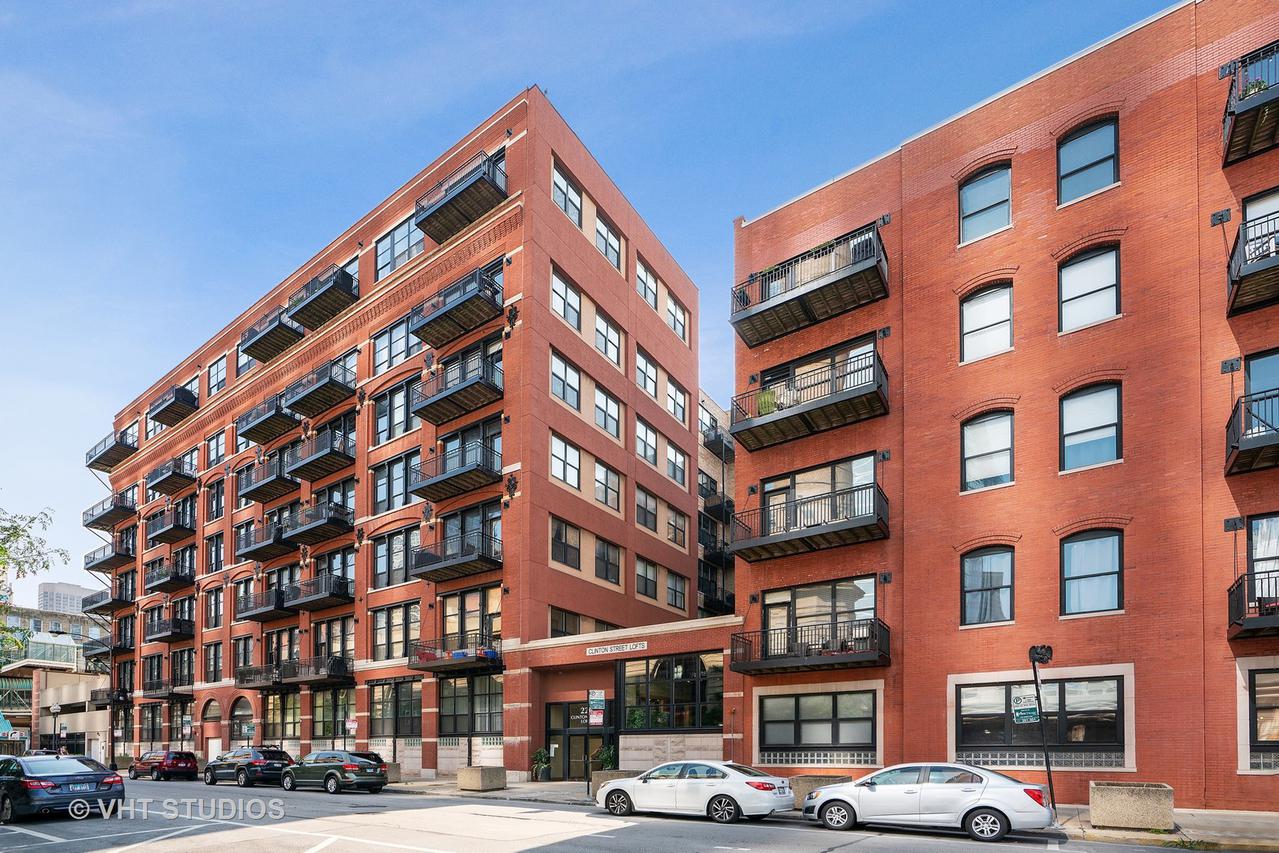 226 N Clinton St. #314B, Chicago, IL 60661