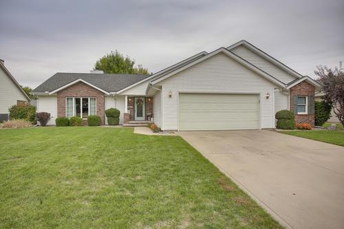 407 Chestnut Dr., St. Joseph, IL 61873