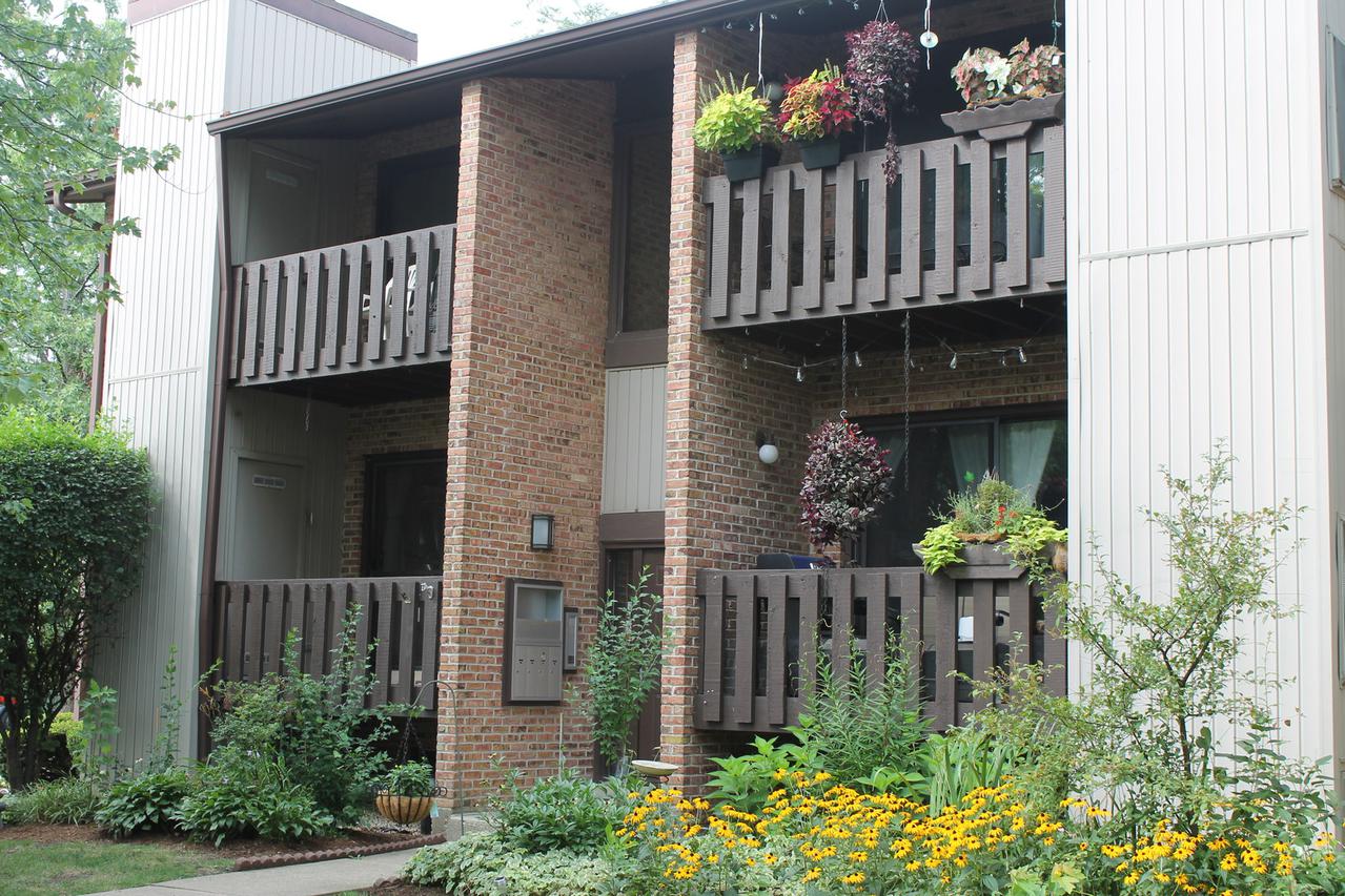 324 Sheridan Dr. #2A, Willowbrook, IL 60527