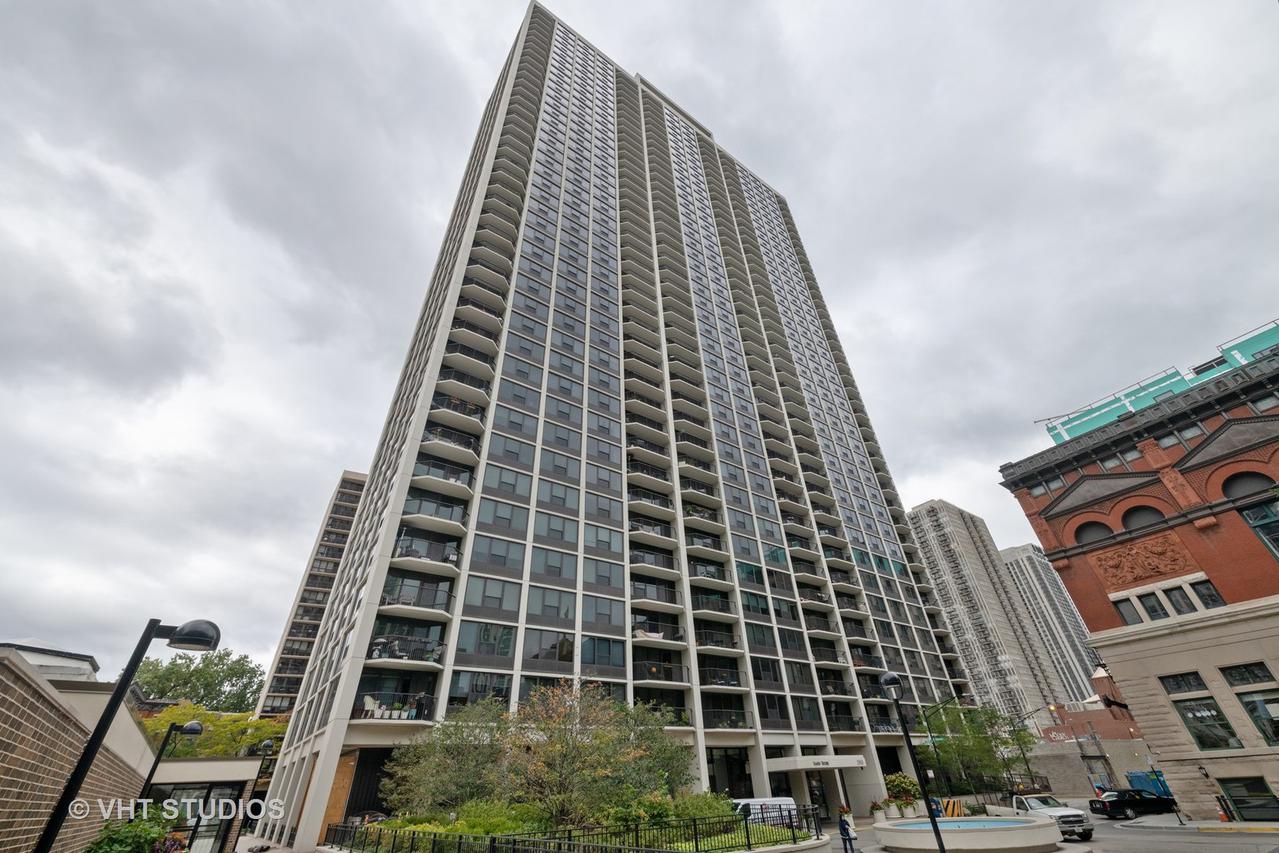 1560 N Sandburg Ter. #406J, Chicago, IL 60610