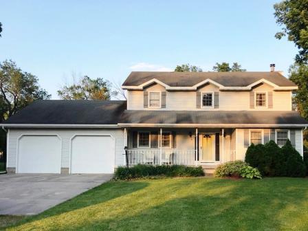 8 Carter Dr., Fairbury, IL 61739