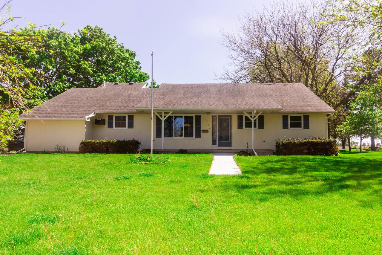 310 W Erickson Gate, Lee, IL 60530