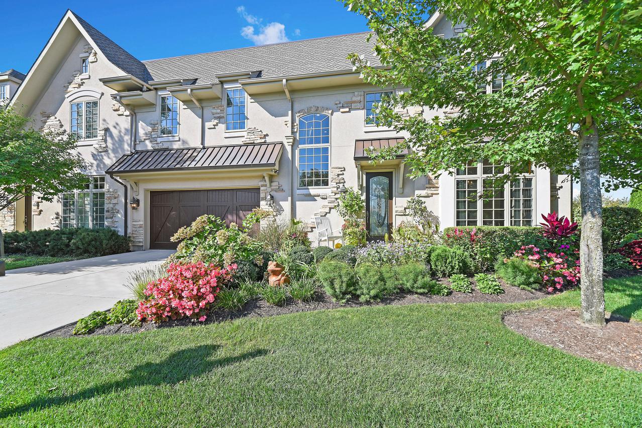 10 Willow Crest Dr., Oak Brook, IL 60523