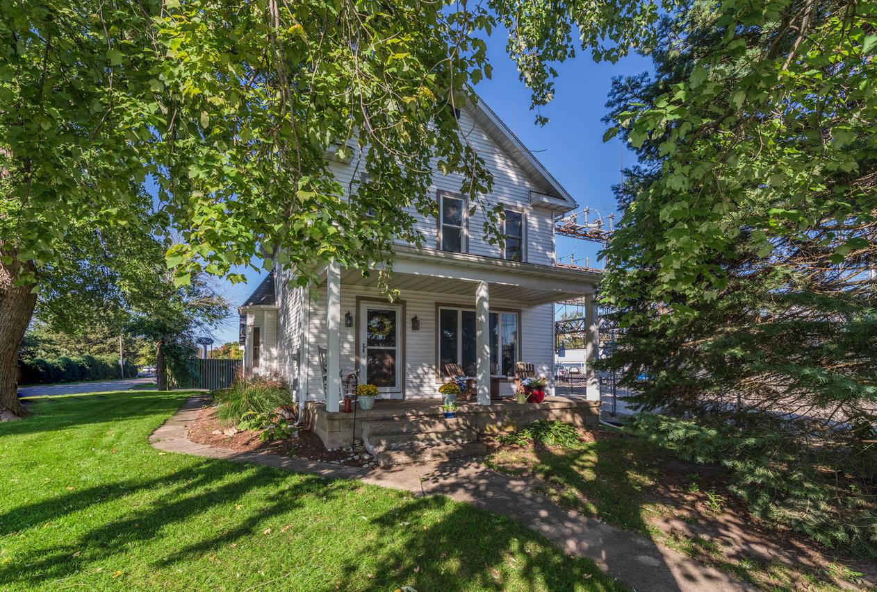 105 N Jefferson St., Roanoke, IL 61561