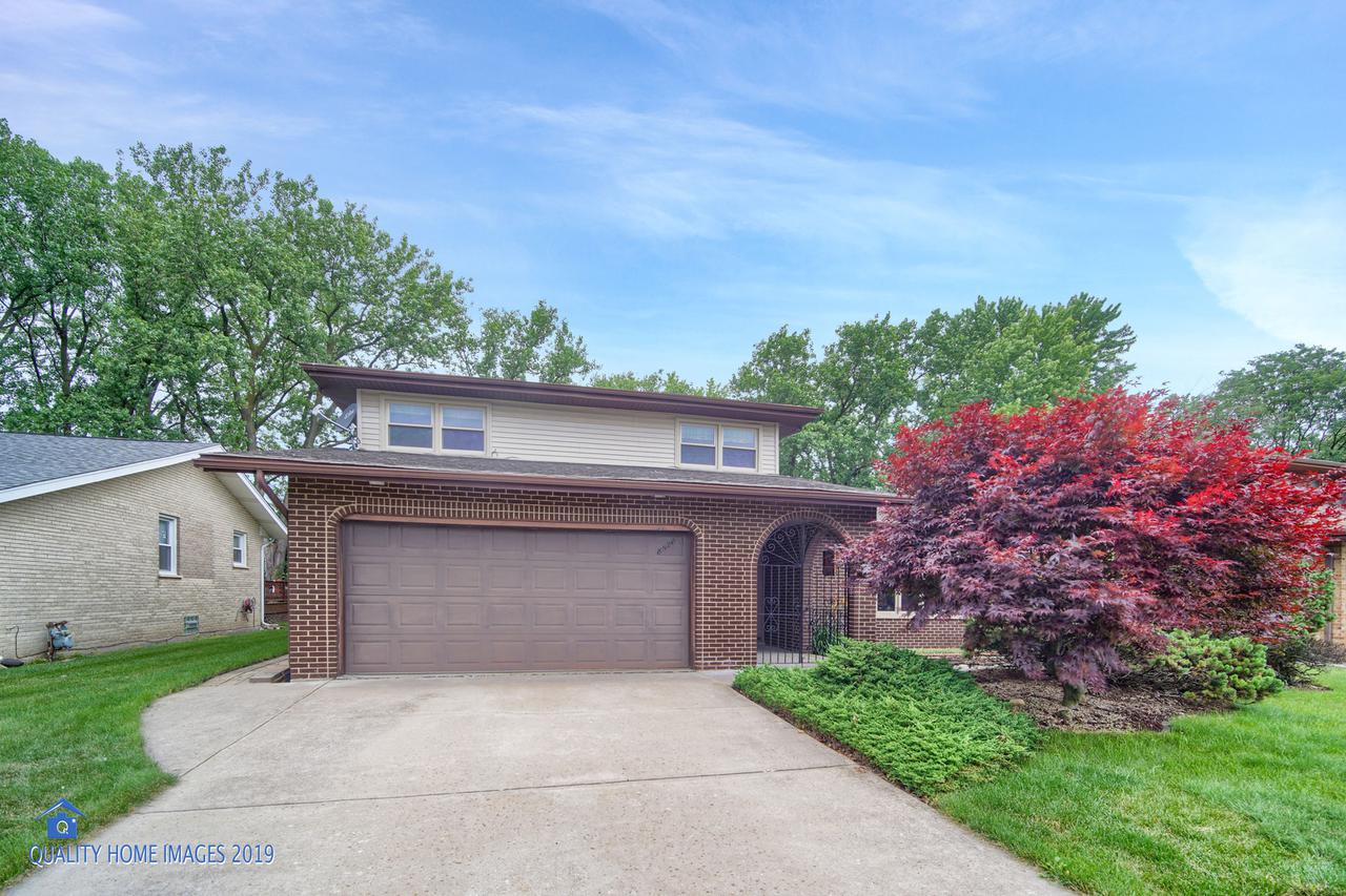 8520 Loveland Ln., Palos Hills, IL 60465