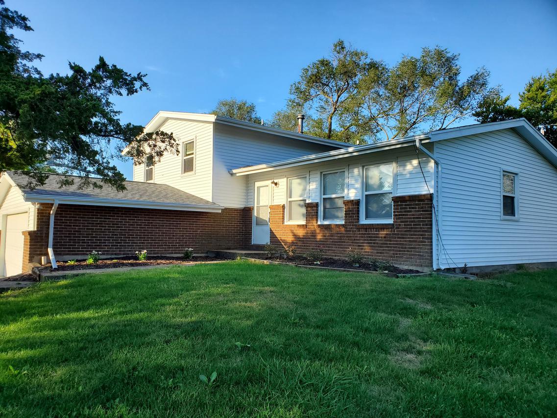 11 Main St., Dewey, IL 61840