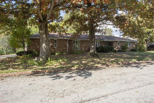 1005 Glenwood Dr., Morrison, IL 61270