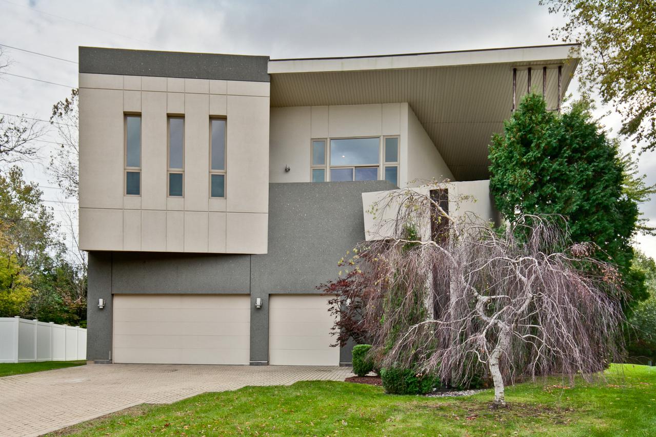 220 Astor Pl., Northbrook, IL 60062
