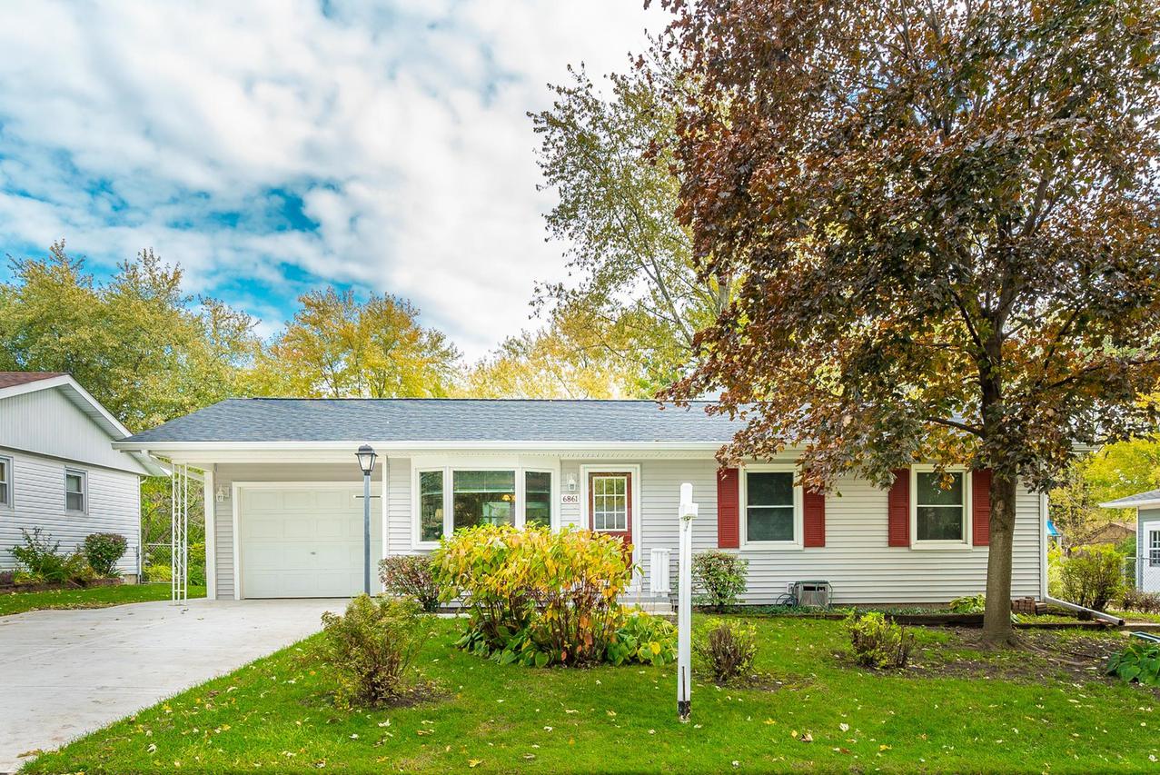 6861 Juniper St., Hanover Park, IL 60133