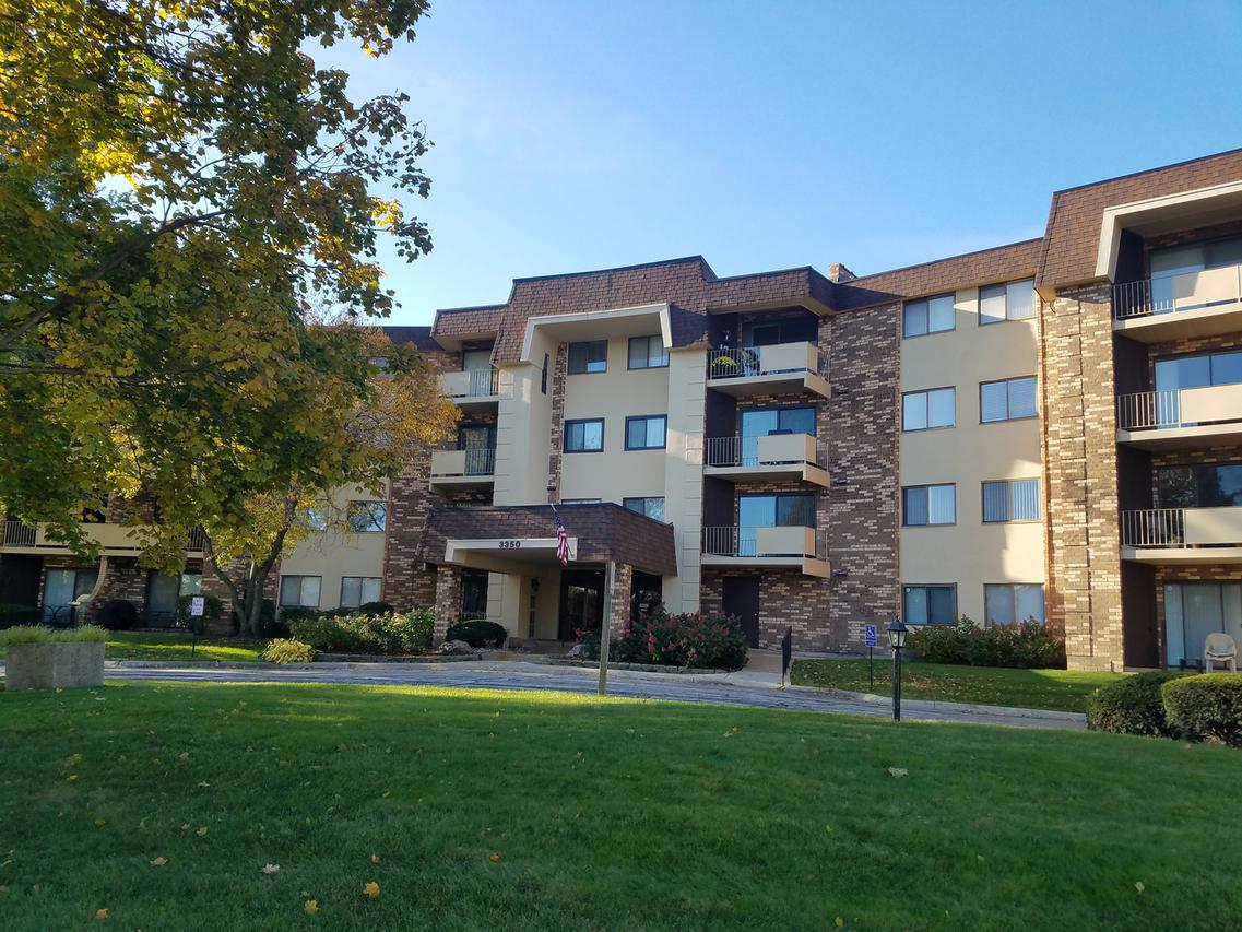 3350 N Carriageway Dr. #118, Arlington Heights, IL 60004