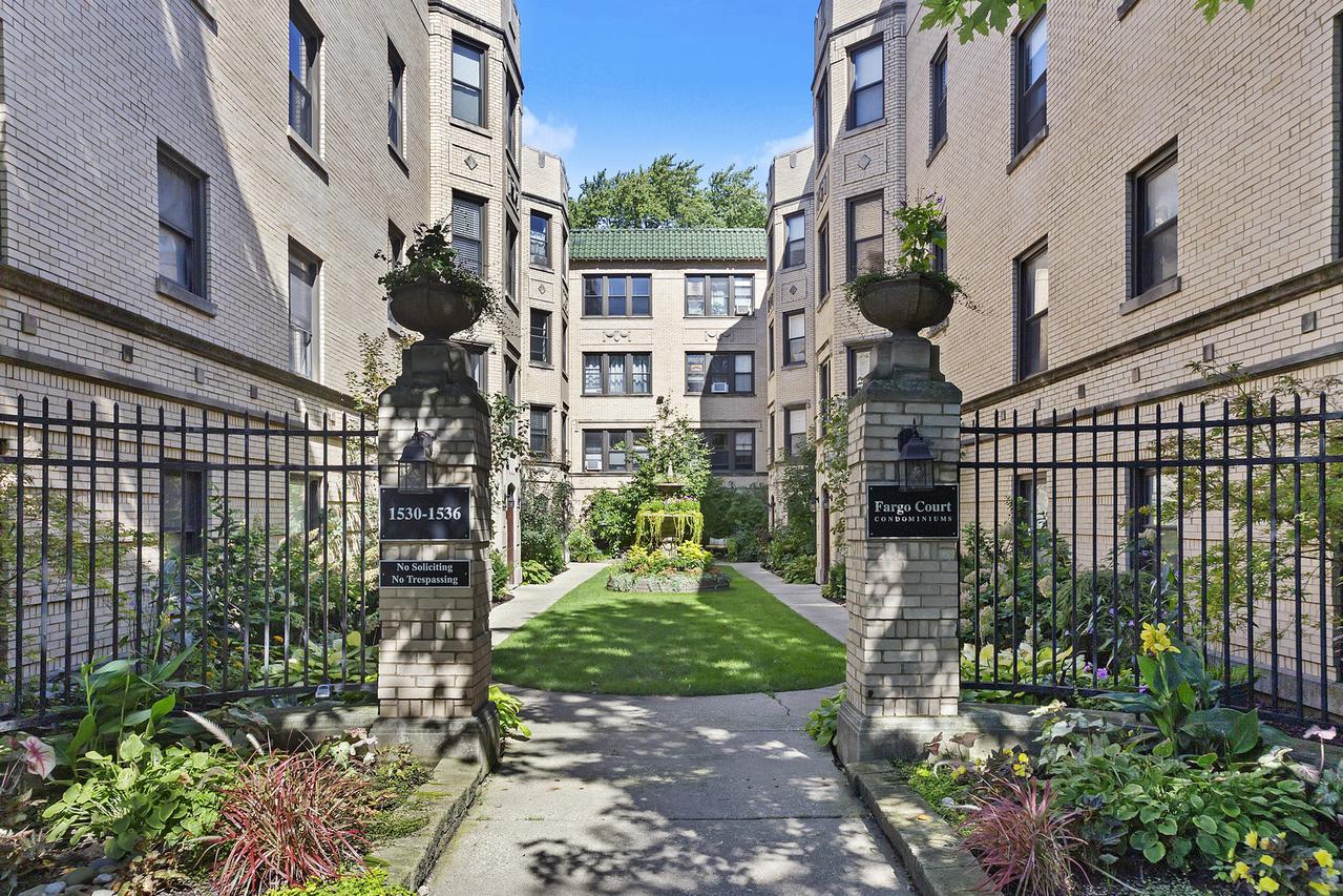1530 W Fargo Ave. #2S, Chicago, IL 60626