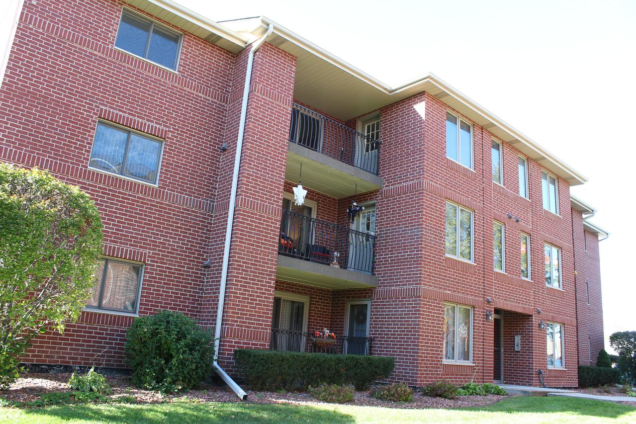 11103 Cove Cir. #1-2C, Palos Hills, IL 60465