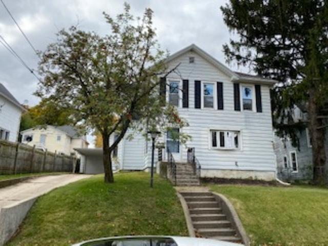 216 N Grove Ave., Freeport, IL 61032