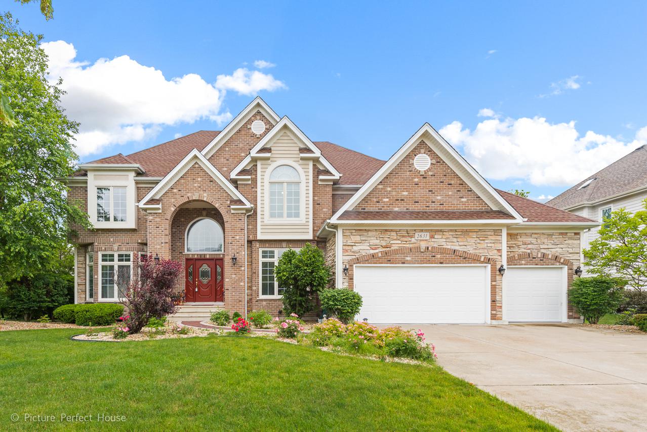 2631 Saddlebrook Dr., Naperville, IL 60564