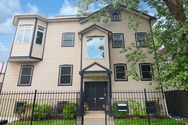 2260 N Greenview Ave., Chicago, IL 60614
