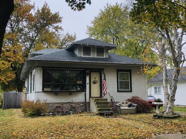 6 N Pine St., Villa Grove, IL 61956