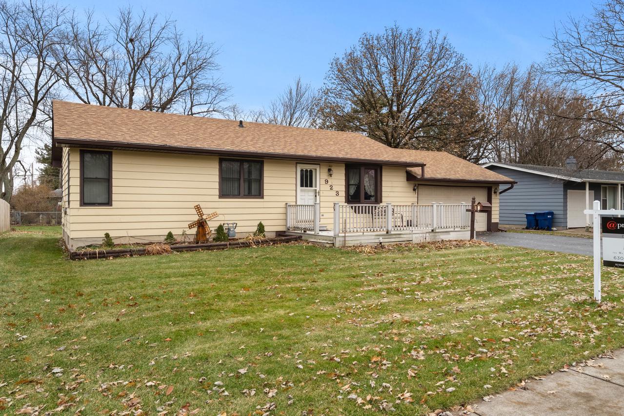 923 Dawn Ct., DeKalb, IL 60115